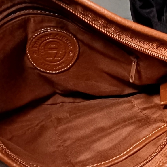 Aigner Small Shoulder Bag - Picture 5 of 5